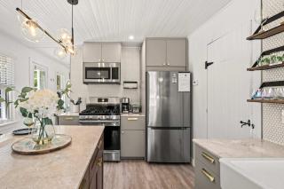 Adorable Updated Cottage Walk to Water - 9