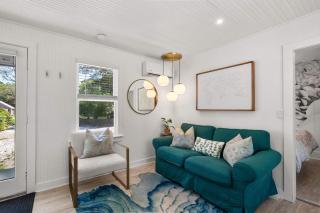 Adorable Updated Cottage Walk to Water - 4