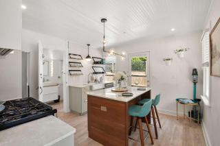 Adorable Updated Cottage Walk to Water - 2