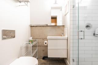 Downtown Edge-Stylish Studio Near Hospitals & Downtown-03 - 3