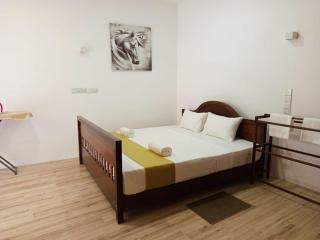 Cozy Modern Home in Thalawathugoda - Midtown Trace Stay - 6