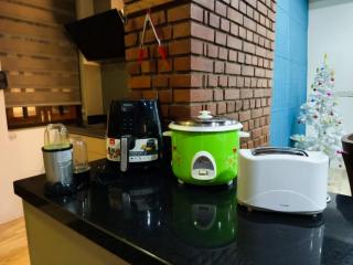 Cozy Modern Home in Thalawathugoda - Midtown Trace Stay - 4