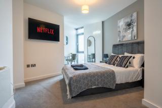 Leeds City Views - Riverside Living - Sleeps 8 - Balcony - 8