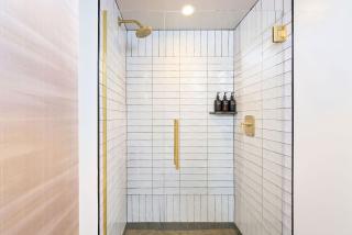 Clayton Hotel & Members Club - 9