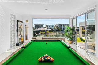 Resort Style Luxurious Waterfront Entertainer - 4