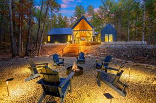 NEW Luxury Designer Home on a Creek and Hot Tub - 8