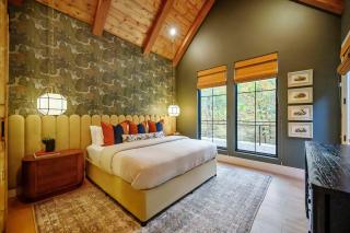 NEW Luxury Designer Home on a Creek and Hot Tub - 6