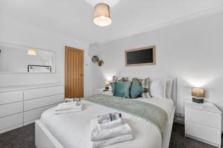 The Hide - Suburban Terraced Home - 6