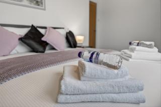 The Hide - Suburban Terraced Home - 3