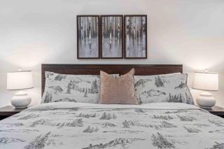 2BR in Symphony, Hot Tub, Gas Fireplace, Epic Village Location, Ski Shuttle - 2