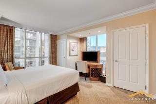 MGM Signature-15-802 1Br 2Ba F1 Pits View Balcony - 3