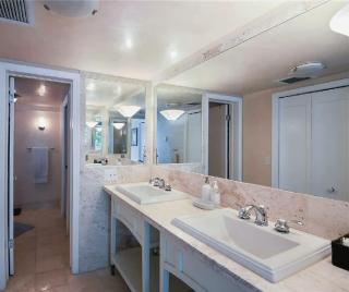 Bright Two-Bedroom Condo With Private Balcony and Amazing Views - 3