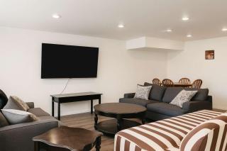 Sooke One-Bedroom Suite with Mountain View - 8