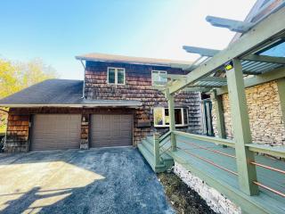 Longview Lake Getaway 4-Bedroom house - 0