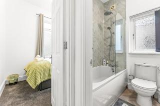 Comfortable 4 Bed Home - Perfect for Contractors - 1