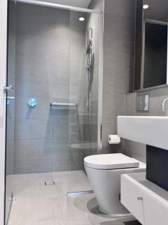 Modern 2 Beds 2 Baths southerncross station skybus - 6