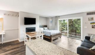 Pet friendly studio on the Deschutes with balcony - 9