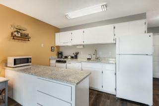 Pet friendly studio on the Deschutes with balcony - 5