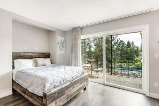 Pet friendly studio on the Deschutes with balcony - 1