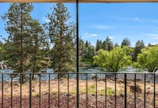 Pet friendly studio on the Deschutes with balcony - 5