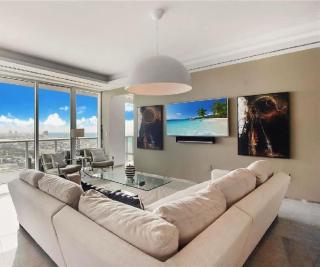 Stylish Two-Bedroom High-Rise Condo With City and Ocean Views - 8