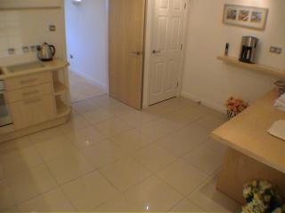 Earle House Serviced Apartments - 4