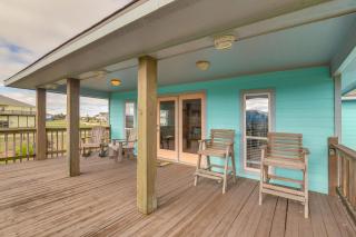 Steps to Sea! Crystal Beach Home w/ Furnished Deck - 7