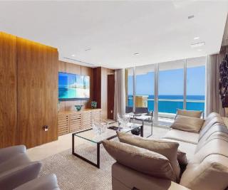 Modern Three-Bedroom Oceanview Apartment With Private Balcony - 9