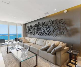 Modern Three-Bedroom Oceanview Apartment With Private Balcony - 0