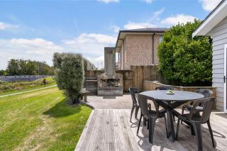 Sunlit Shores - Papamoa Holiday Homes - 0