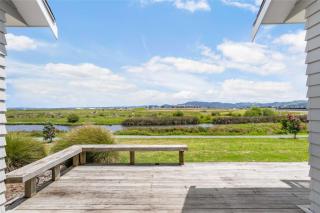 Sunlit Shores - Papamoa Holiday Homes - 8