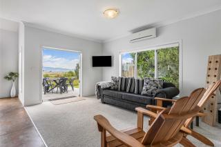 Sunlit Shores - Papamoa Holiday Homes - 6