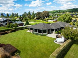 Beacon Point Lakeview Escape - Spacious - Stylish - 9