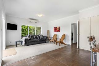 Sunlit Shores - Papamoa Holiday Homes - 2