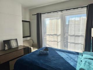 Lucky D's Youth and Traveler's Hostel - 8