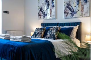 Modern 2-Bed Flat with Balcony and Free Parking - 2