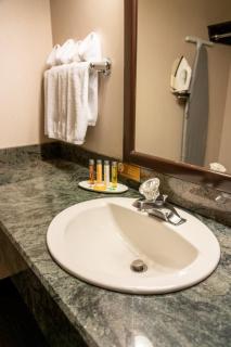 The Rundlestone Lodge - 2