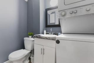 Niagara Falls Retreat 2BR with Parking - 3