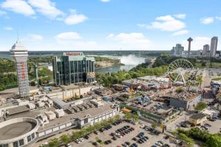 Niagara Falls Retreat 2BR with Parking - 6