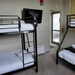 Cosmopolitan Hotel, pub, restaurant and gaming room - 4