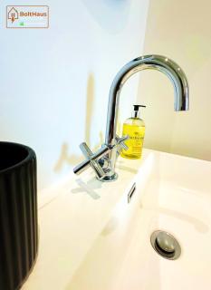 Equinox House - Modern 2 Bedroom 6 Guest Townhouse - Jewellery Quarter Birmingham City Centre - 4