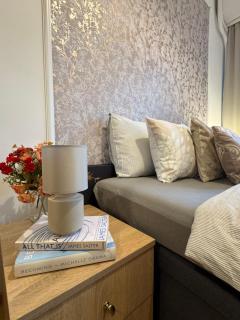 Morden Cottage Vibe Apartment - 5