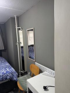 Smart and homely Central London Double Room moment from Baker Street - 6