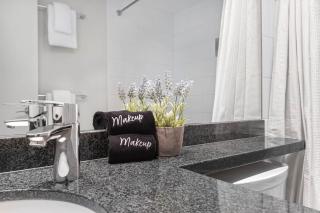 2BR + Loft & Sofabed Tyndall Stone Lodge Mountain Views Pool, Hot Tub & Free Parking - 2