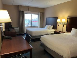 Days Inn by Wyndham Duluth Lakewalk - 9
