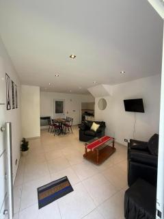 Alquilo departamento de 3 ambientes - 1