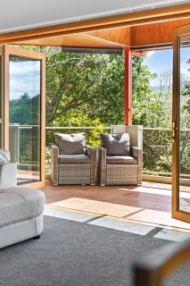 Central Group Getaway! Hot tub, Games Room, Views - 5