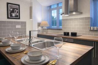 Deluxe fully Kitted 2 King Room Apt with Sofa Bed - 5