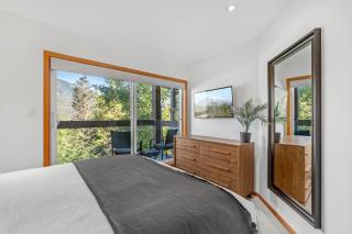 Ski In Ski Out 3BR Townhome in Creekside by Harmony Whistler - 2