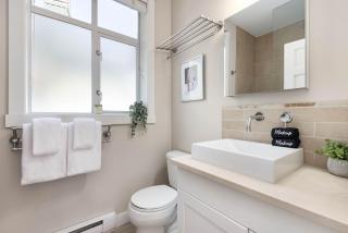 2BR in Granite Court, Village Location, Gas Fireplace, Mudroom, Secure Parking - 2